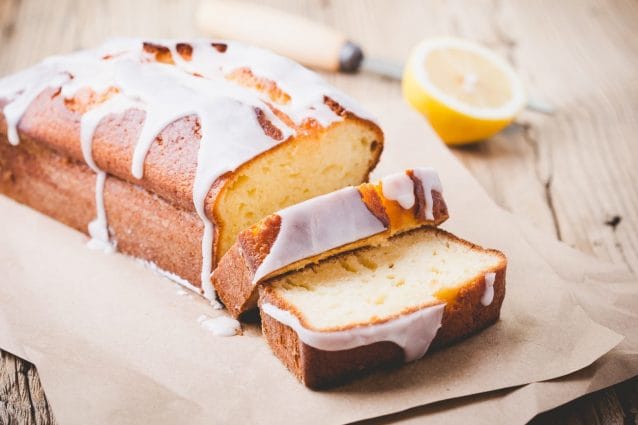 Pound cake al limone: la ricetta della lemon pound cake morbida e deliziosa