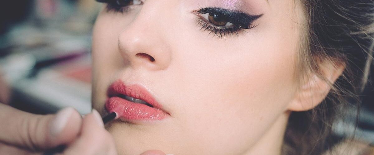 Eyeliner perfetta: 3 trucchi da applicare