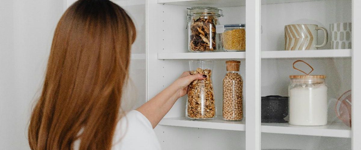 Idee pratiche per organizzare una dispensa funzionale